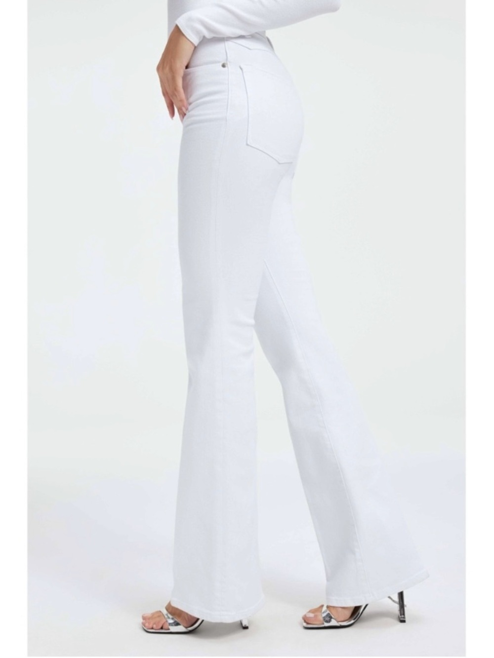 GOOD AMERICAN Classic Bootcut High-Rise Flare Jean in White - 10/30 - Picture 7 of 13